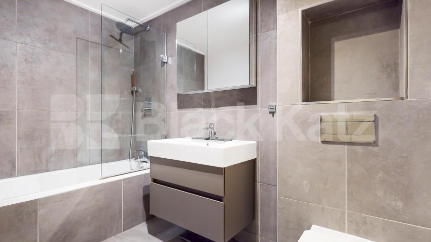 Stylish One-Bedroom Apartment in Prime Old Street Location – 764 Sq Ft City Road, Old Street